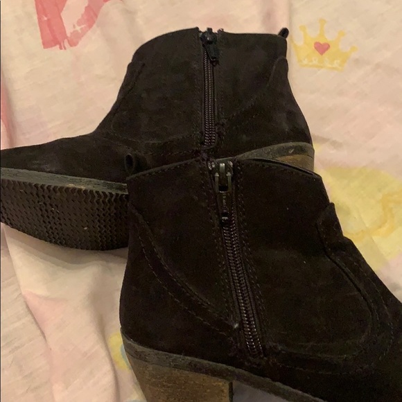 Shoes - Picture 4 of 5